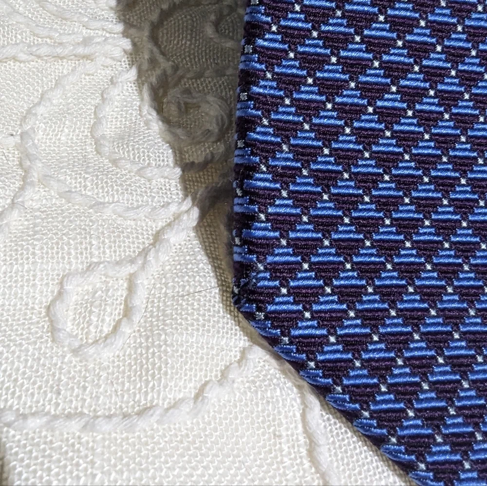 Banana Republic Silk Tie - Picture 2 of 4